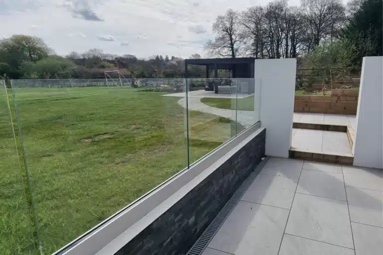 horizon-frameless-channel-glass-balustrade