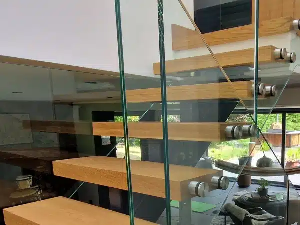 skyline-laminated-glass-staircase-cu