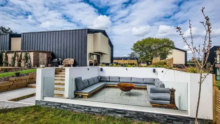 horizon-frameless-glass-balustrade-firepit-garden-cosy
