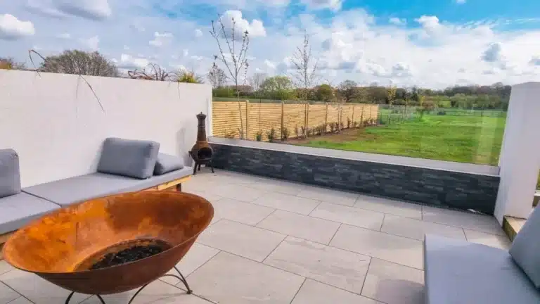 horizon-frameless-glass-balustrade-firepit-garden-view