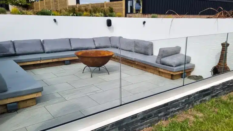horizon-frameless-glass-balustrade-firepit-seating