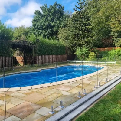 swimming-pool-glass-balustrade-with-gate